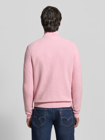 Männermodel trägt Regular Fit Troyer aus reiner Baumwolle von Polo Ralph Lauren, Optik: Unifarben, Ganzkörperansicht Rückansicht.