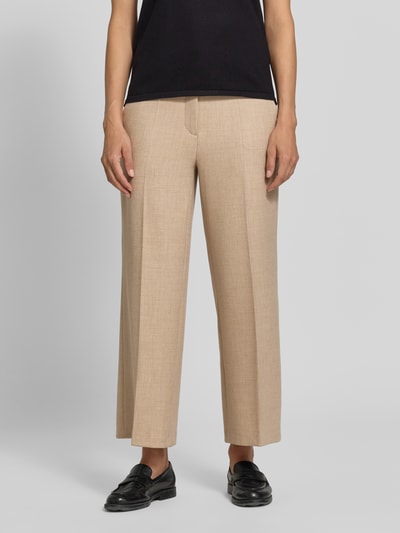 Vrouwenmodel draagt Regular fit chino met viscose-wol-aandeel model 'CALIFORNIA' van CAMBIO in beige, dames chino, detailopname voorkant