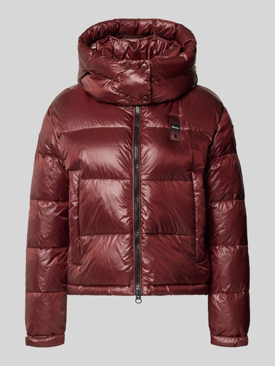 Produktfoto, Regular Fit Jacke mit Sorona-Füllung Modell 'GLORIA' von Blauer USA in glänzendem Dunkelrot, Stepp-Optik, Zweiwege-Reißverschluss, Kapuze, sichtbare Logo-Details, strukturierte Oberfläche, Damenjacke für Herbst und Winter