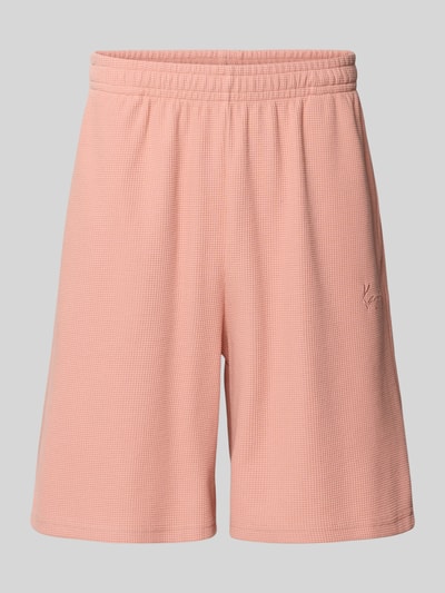 Produktfoto, Regular Fit Shorts mit Strukturmuster von KARL KANI aus Baumwoll-Mix in Rosa, Logo-Stitching, elastischer Bund, Bundweite 39 cm, Innenbeinlänge 22 cm
