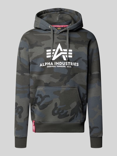 Produktfoto, Regular Fit Hoodie aus Baumwoll-Mix mit Logo-Print von Alpha Industries in Grau mit Camouflage-Muster, Kapuze, Kängurutasche, gerippte Abschlüsse