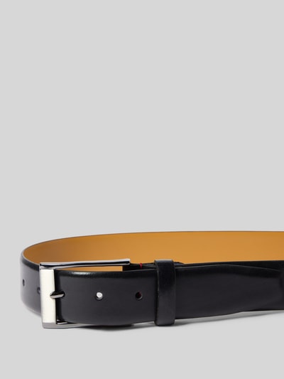 Produktfoto, czarny Ledergürtel mit Dornschließe Modell 'NAPPA' od Pierre Cardin z prawdziwej skóry, klasyczna forma, detal z logo, szerokość 127 cm.