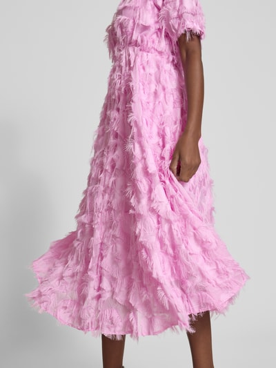 YAS Cocktailkleid mit Strukturmuster Modell 'PAZYLLA' Flieder 3