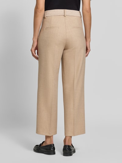 Vrouwenmodel draagt Regular fit chino met viscose en wol model 'CALIFORNIA' van CAMBIO in beige, Dames chino, volledige achterkantaanzicht.