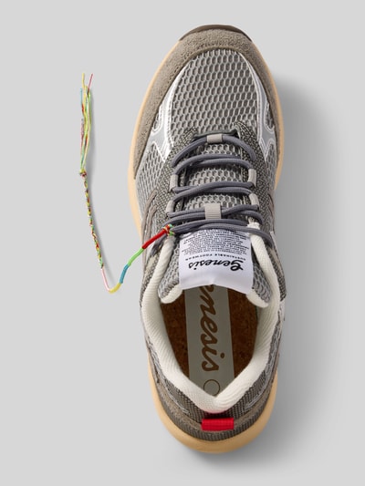 Produktfoto, Sneaker mit Label-Detail Modell 'Eco`99 Mono Mix' von Genesis, grauer Materialmix, Abgerundete-Spitze, Schnürung, Absatzhöhe 6 cm, Schafthöhe 7 cm, Schaftweite 7 cm, Herren Sneaker