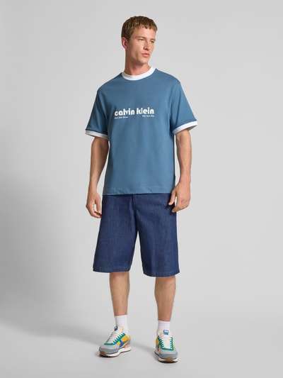 Calvin Klein Jeans T-shirt z nadrukiem z logo Jeansowy niebieski 1