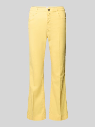 Produktfoto, Bootcut jeans in zachtgeel, mix van katoen en lyocell met stretch, uitlopend model, 5-pocketmodel, labeldetail, Brax, Bootcut Jeans im 5-Pocket-Design Model 'Mary', bandwijdte maat 36: 39 cm, binnenbeenlengte maat 36: 67 cm
