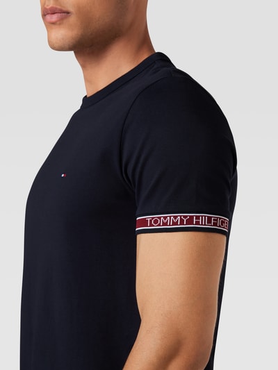 Tommy Hilfiger T-shirt z wyhaftowanym logo Granatowy 3