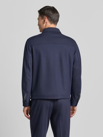 Mannelijk model draagt Blouson met tweewegritssluiting model 'BARNABY' van Tiger Of Sweden, viscosemix, straight fit, rugaanzicht.
