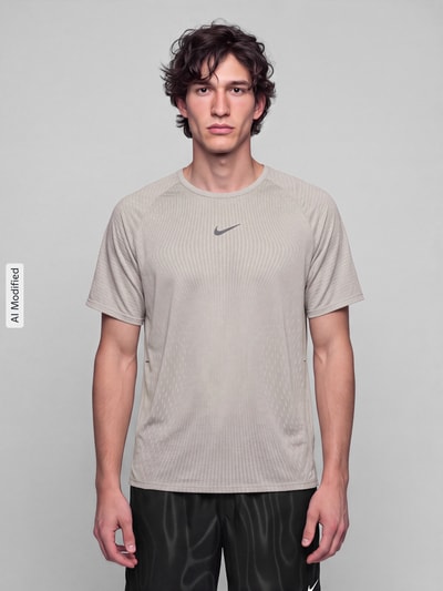 Nike Training Regular Fit T-Shirt mit Aero-FIT-Technologie Modell 'STRIDE' Mittelgrau 4