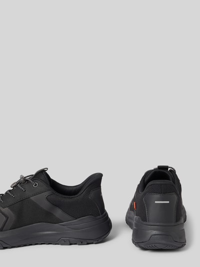 Produktfoto, Sneakersy z zaokrąglonym czubkiem i wiązaniem, logo, profilowana podeszwa Bugatti, wysokość obcasa 5 cm, wysokość cholewki 7 cm, szerokość w rozmiarze 44: 9 cm, kolor czarny, tekstura matowa, model 'Sneaker mit profilierter Sohle'