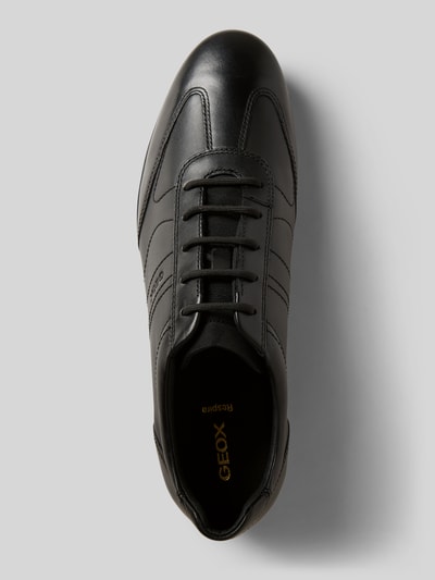 Produktfoto, Sneakersy 'Sneaker aus echtem Leder mit Logo-Prägung' von Geox z naturalnej skóry, czarne, wyprofilowana podeszwa, szerokość w rozmiarze 44: 7 cm, wysokość cholewki 9 cm, wysokość obcasa 3 cm, tłoczone logo
