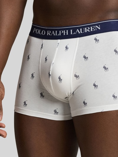 Männermodel trägt weiße Trunks aus Baumwoll-Mix Modell 'CLSSIC TRUNK-3 PACK' von Polo Ralph Lauren, feine Struktur, Nahaufnahme Oberkörper, Herren Pant & Trunk von Polo Ralph Lauren Underwear