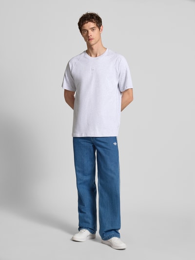 adidas Originals T-shirt met labelstitching Lichtgrijs - 1