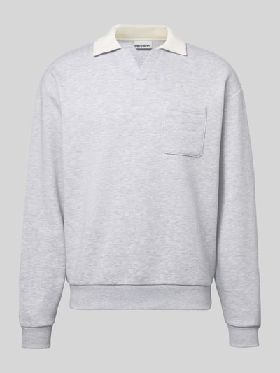 Produktfoto, Sweatshirt mit Kontrastkragen und Brusttasche mit Logo-Bestickung von REVIEW, Materiaalmix met katoen, regular fit, grijs, borstzak links, contrastkraag, geborduurd logo, ruglengte maat M 71 cm, mouwlengte maat M 63 cm