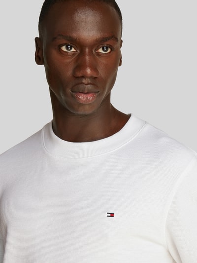 Tommy Hilfiger Regular Fit Langarmshirt mit dezentem Logo-Detail Weiss 2