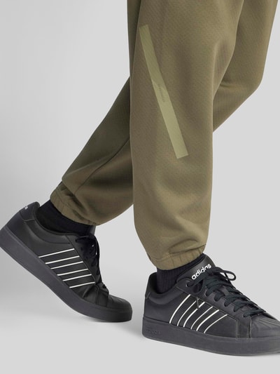 adidas Sportswear Relaxed Fit Sweathose aus Baumwoll-Mix  Oliv 3