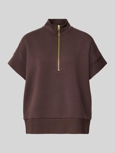 Produktfoto, Sweatshirt mit Troyer-Kragen Modell 'Ritchie' von VARLEY, brauner Farbton, elastischer Viskose-Mix, lockerer Schnitt, kurzärmeliges Design, goldener Zipper, glatte Textur.
