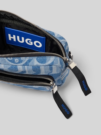 Hugo Blue Umhängetasche mit Label-Print Modell 'Roselyn' Jeansblau 5