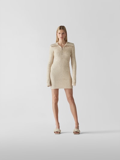 Nanushka Knielanges Kleid mit Strukturmuster Offwhite 1