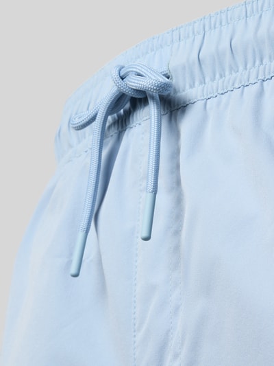 Produktfoto, lichtblauwe zwembroek met logodetail, straight fit, elastische band met tunnelkoord, model 'Maui' van Jack & Jones