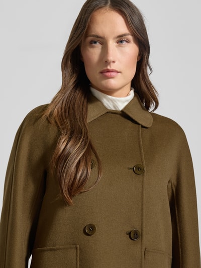 Kobiece model prezentuje Boxy Fit Wolljacke mit Seide- und Kaschmir-Anteil Modell 'MSTEDEN' od Max Mara Studio, jednolity, z przodu; zbliżenie na górną część ciała