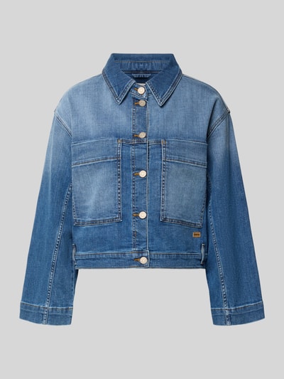 Produktfoto, kurtka jeansowa Jeansjacke im Used-Look mit Label-Detail Modell 'Tina' od Gang, mieszanka bawełny i elastanu, krój relaxed fit, efekt znoszenia, listwa guzikowa, kieszenie na piersi, detal z logo, długość tyłu w rozmiarze S: 54 cm, szerokość ramion w rozmiarze S: 49 cm, szerokość klatki piersiowej w rozmiarze S: 46 cm, długość rękawów w rozmiarze S: 54 cm