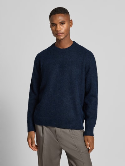 SELECTED HOMME Sweter o kroju relaxed fit z dzianiny z dodatkiem wełny model ‘RAI BRUSHED’ Granatowy 4