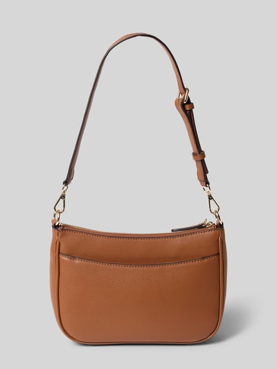 Produktfoto, Shoulder Bag in Leder-Optik Modell 'ISOLA' von Guess in Braun mit Hauptfach, Reißverschluss, abnehmbarem Schulterriemen, Logo-Detail, Maße 25 cm x 17 cm x 8 cm, Riemenlänge 66 cm, strukturierte Oberfläche, weiche Kanten und goldfarbene Details.