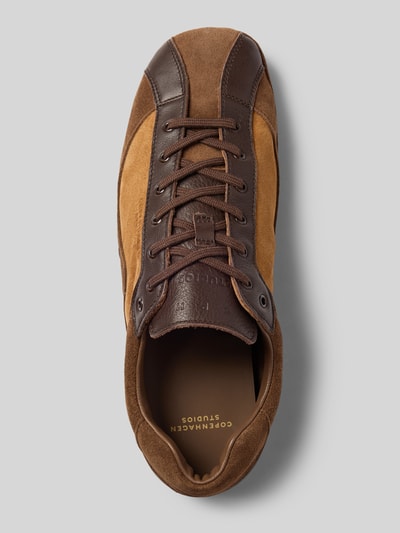 Produktfoto, Sneaker aus Leder mit Label-Details von Copenhagen, bruin leer, afgeronde punt, vetersluiting, labeldetails, maat 40 hakhoogte 1 cm, schachthoogte 7 cm, schachtbreedte 10 cm