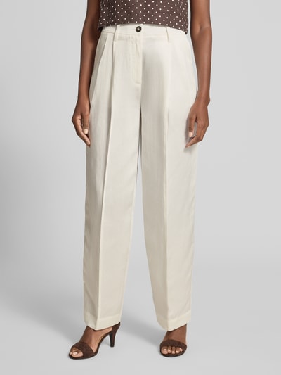 Frauenmodel trägt Relaxed Fit Bundfaltenhose mit Leinen-Anteil von Marc O'Polo, Optik: Unifarben, seitliche Eingrifftaschen, Paspeltaschen, Nahaufnahme Oberkörper.