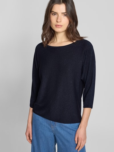 Frauenmodel trägt Pullover aus Effektgarn mit 3/4-Arm von Comma im Viskose-Mix, Regular-Fit, Dunkelblau mit feiner Struktur, Nahaufnahme Oberkörper.