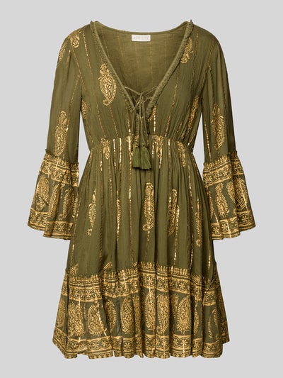 Produktfoto, Minikleid aus Viskose-Mix mit Schnürung von Apricot in Olivgrün mit goldenen Paisley-Mustern, Trompetenärmel, A-Linie, V-Ausschnitt, glänzende Textur, Rückenlänge 83 cm, Brustweite 35 cm, Ärmellänge 50 cm