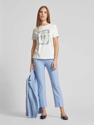 comma T-Shirt mit Motiv- und Statement-Print Offwhite 1