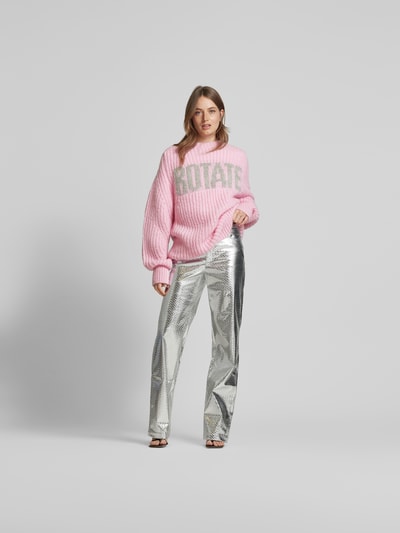 ROTATE Oversized Pullover mit Label-Print Rosa 1