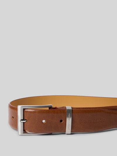 Produktfoto, Ledergürtel mit Dornschließe von Pierre Cardin aus Echtleder, Breite Form, Unifarbenes-Design, Label-Detail, 3,5 cm breit