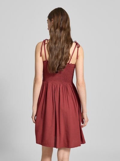 Only Tailliertes Freizeitkleid mit gesmoktem Brustbereich Modell 'NOVA' Bordeaux 5