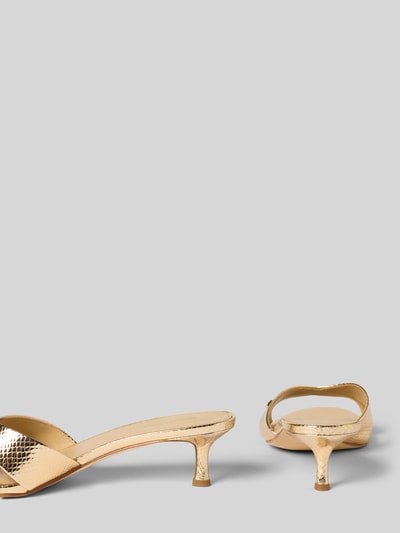 Produktfoto, Sandalette aus Leder im Metallic-Look Modell 'CASSIDY KITTEN' von MICHAEL Michael Kors, złoty kolor, zaokrąglony czubek, faktura skóry, szpilka 5 cm, szerokość w rozmiarze 40, wysokość cholewki 1 cm.