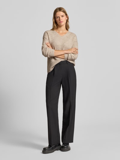 Only Sweter z dzianiny o kroju regular fit z dekoltem w serek model ‘CAMILLA’ Beżowy melanż 1