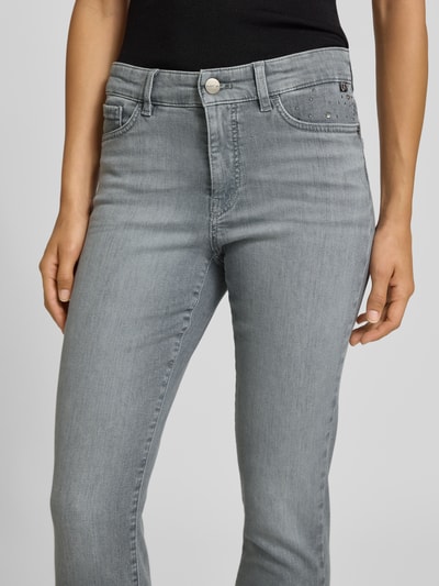 Marc Cain Jeansy o kroju slim fit z efektem znoszenia i ozdobnymi kamieniami Jasnoszary 3