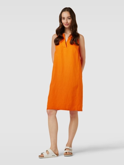 Knielange jurk met V-hals in oranje kopen | P&C