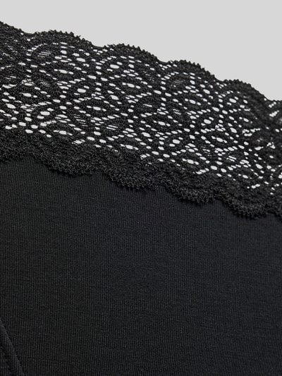 Produktfoto, schwarzer String aus Modal-Mix von Jake*s Casual mit feiner Spitze und glatter Textur, Detailaufnahme