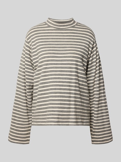 Produktfoto, Regular Fit Langarmshirt aus reiner Baumwolle von Marc O'Polo, Optik: Allover-Muster, gestreift, Feinstrick, Rundhals, Langarm, geschlitzter Rumpfabschluss, beige-graue Streifen, feine Textur.