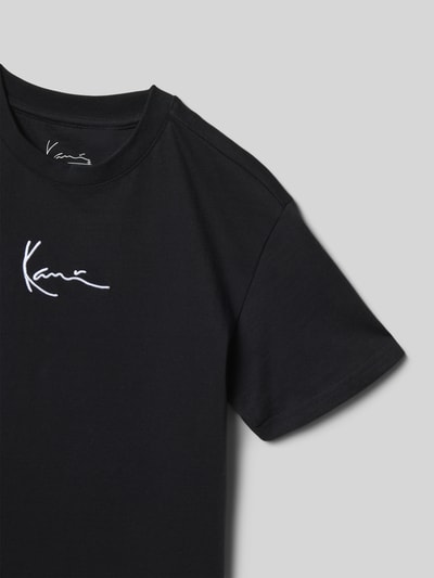 Productfoto, T-shirt met logo-stitching en ronde hals van KARL KANI, puur katoen, recht model, zwarte stof, detailopname