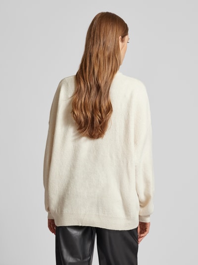 Review Oversized Strickpullover mit Label-Detail Offwhite Melange 5