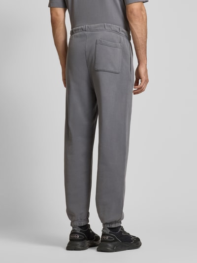 HUGO Sweatpants mit Label-Detail Modell 'Dopee' Stein 5