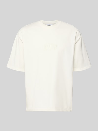 Produktfoto, T-Shirt mit Label-Stitching und Rundhalsausschnitt von REVIEW, biała bawełna, krój relaxed fit, długość tyłu w rozmiarze M: 70 cm