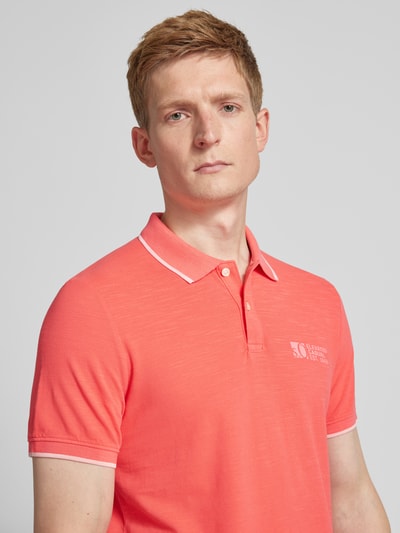 s.Oliver RED LABEL Koszulka polo o kroju regular fit z nadrukiem z logo Koralowy 3