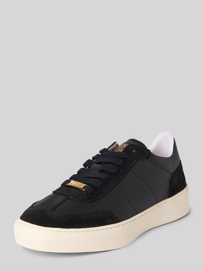 Produktfoto, czarne Sneakersy z naturalnej skóry z detalem z logo, zaokrąglony czubek, wiązanie, model 'Lyonell' od Steve Madden, wysokość obcasa w rozmiarze 44: 4 cm, wysokość cholewki w rozmiarze 44: 8 cm, szerokość w rozmiarze 44: 6 cm
