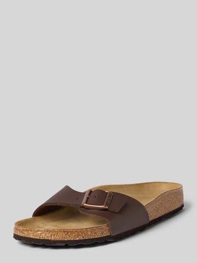 Produktfoto, Slipper in Leder-Optik Modell 'Madrid' von Birkenstock in Braun mit Logo-Detail, abgerundete Passform, 3 cm Absatzhöhe Größe 40